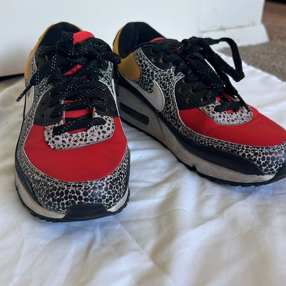 NIKE AIR MAX 90 SAFARI BLACK/PHANTOM-CHILE RED-POLLEN WMNS SIZE 7.5